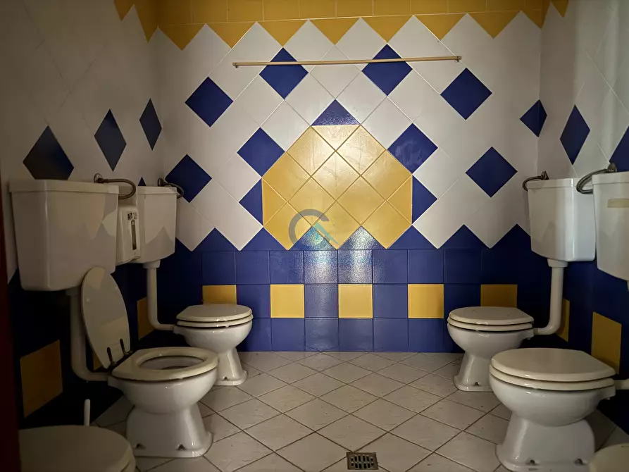 Immagine 11 di Locale commerciale in vendita  in via borrace alla caserma 43/A a Reggio Di Calabria