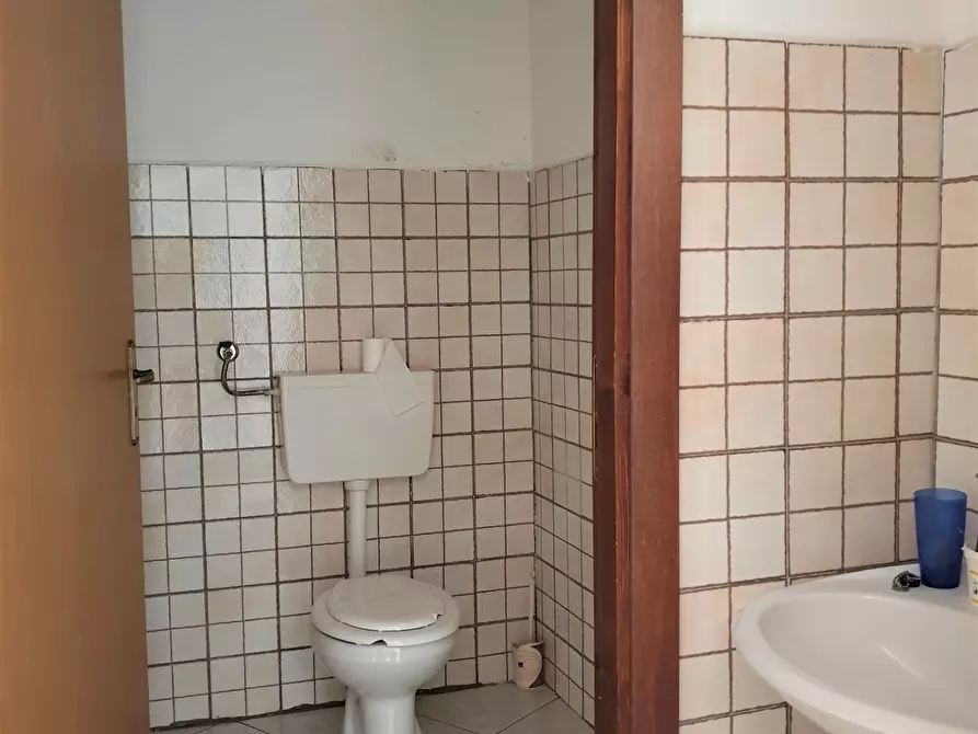 Immagine 3 di Locale commerciale in vendita  a Catanzaro