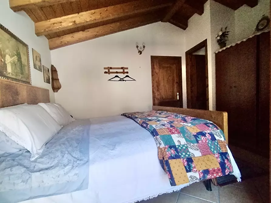 Immagine 5 di Porzione di casa in vendita  in Via Navono 1 a Pertica Alta