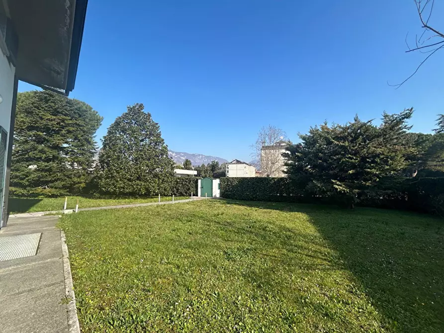 Immagine 6 di Villa in vendita  in via prati 13 a Rezzato