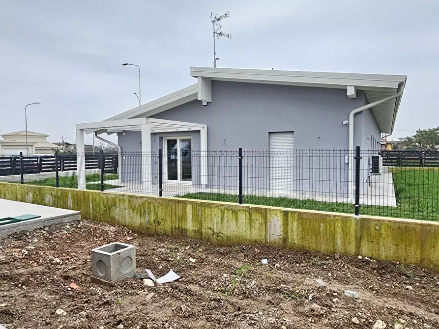 Immagine 3 di Casa trifamiliare in vendita  a Montirone