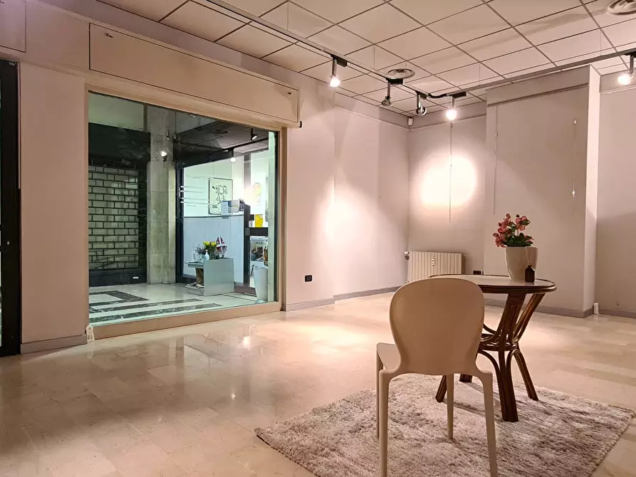 Immagine 5 di Locale commerciale in vendita  in CORSO PALESTRO 37/E a Brescia