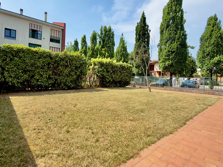 Immagine 4 di Trilocale in vendita  in Viale Sandro Pertini a San Zeno Naviglio