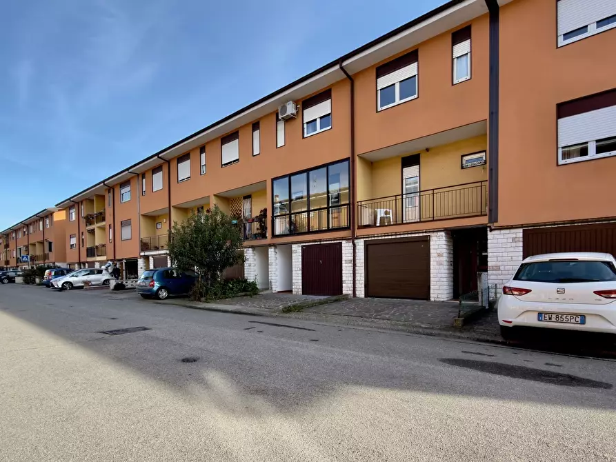 Immagine 1 di Villetta a schiera in vendita  a Brescia