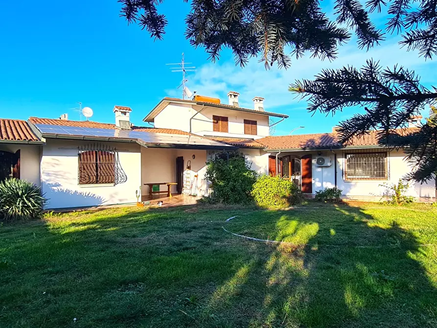 Immagine 1 di Villa in vendita  a Borgosatollo