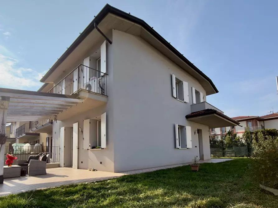 Immagine 2 di Villetta a schiera in vendita  in Via della Fonte a Nave