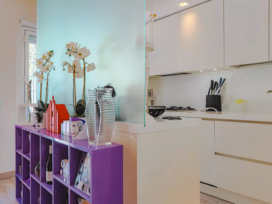 Immagine 4 di Pentalocale in vendita  in Via Misurina a Roma