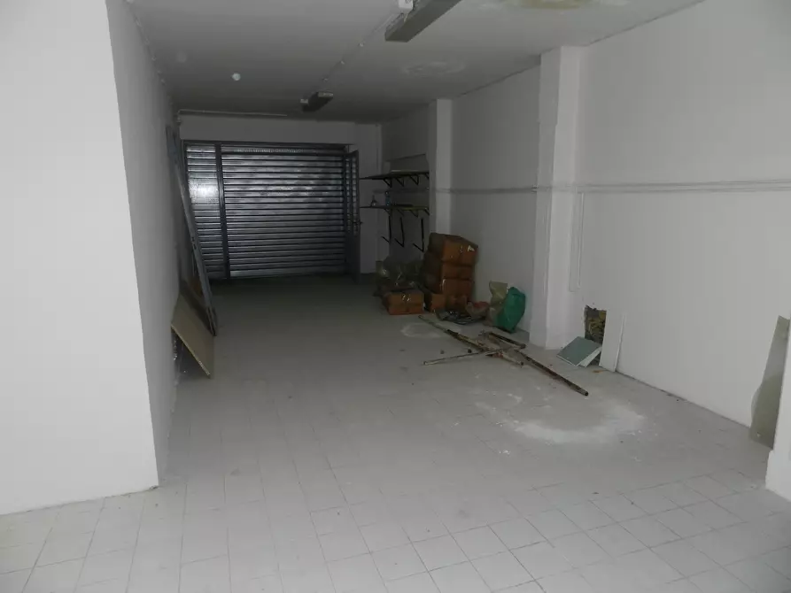 Immagine 5 di Showroom in vendita  in Via degli Abeti 29 a Roma