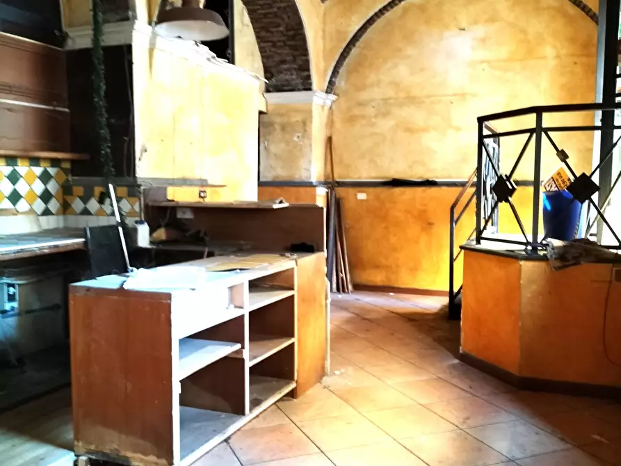 Immagine 12 di Locale commerciale in affitto  in via dei volsci a Roma