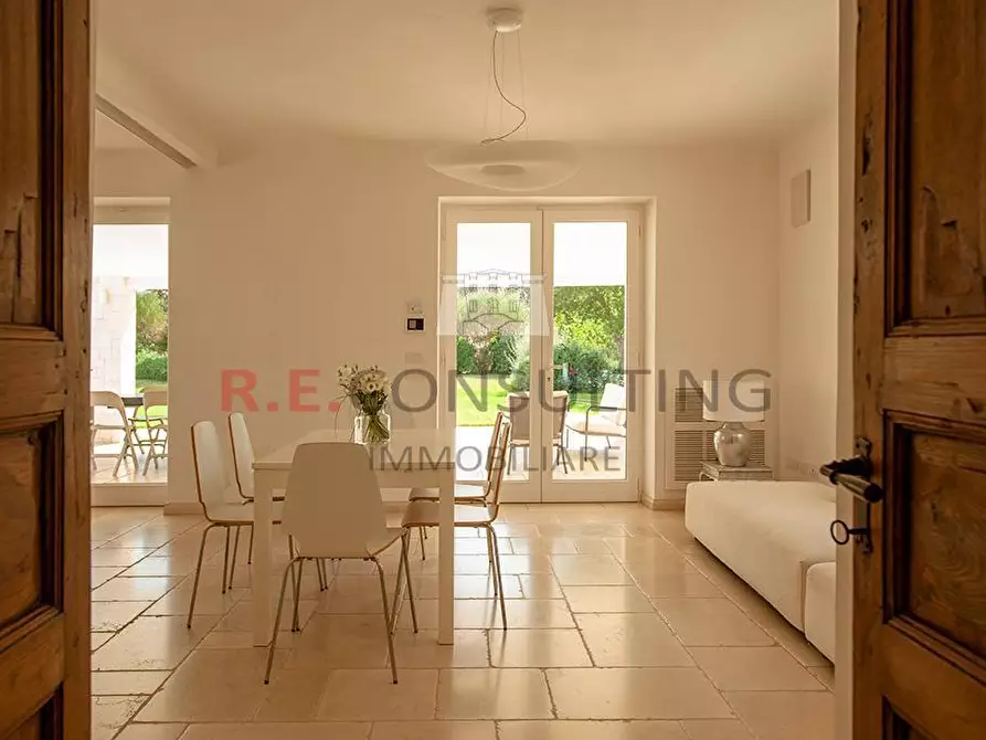 Immagine 21 di Villa in vendita  a Martina Franca