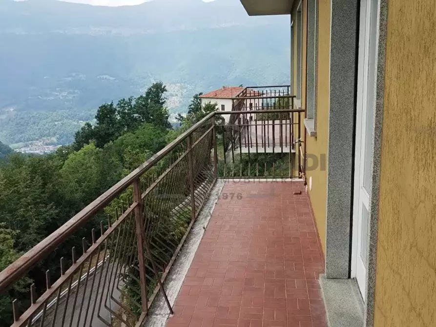 Immagine 1 di Quadrilocale in vendita  in Via Marche 2 a Corna Imagna