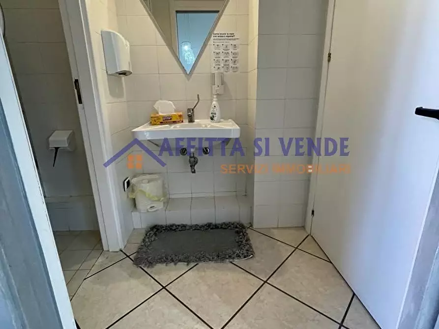 Immagine 17 di Locale commerciale in vendita  in Viale Tica 97 a Siracusa