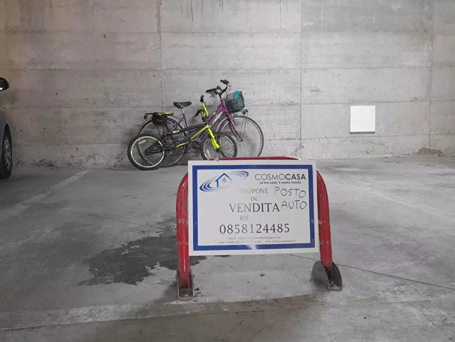 Immagine 1 di Garage in vendita  a Pescara