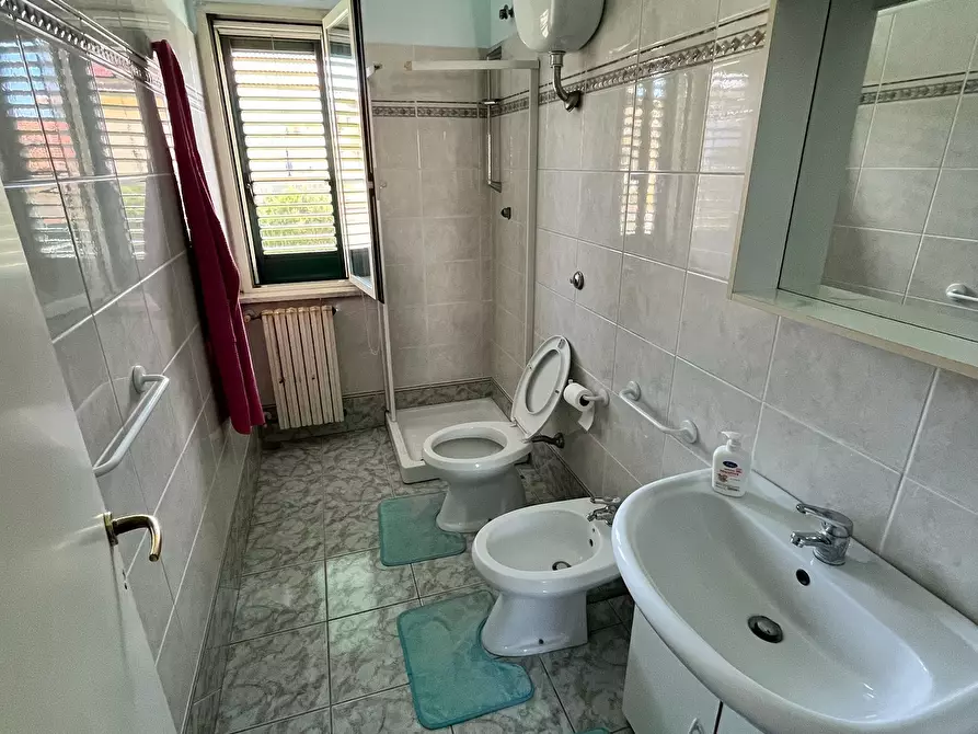 Immagine 27 di Casa trifamiliare in vendita  a Pescara