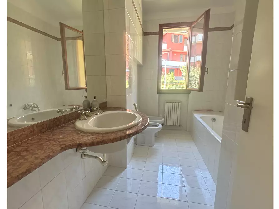 Immagine 4 di Quadrilocale in vendita  a Rapallo