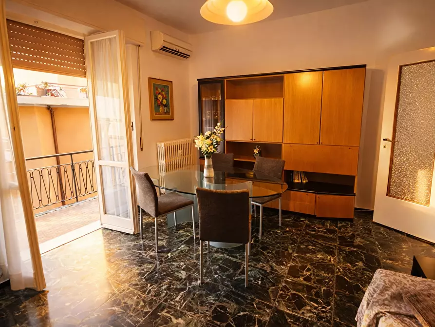 Immagine 16 di Trilocale in affitto  a Rapallo