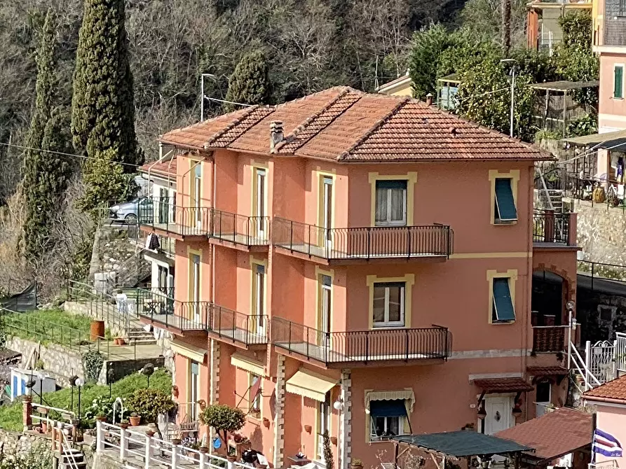 Immagine 1 di Trilocale in vendita  a Rapallo