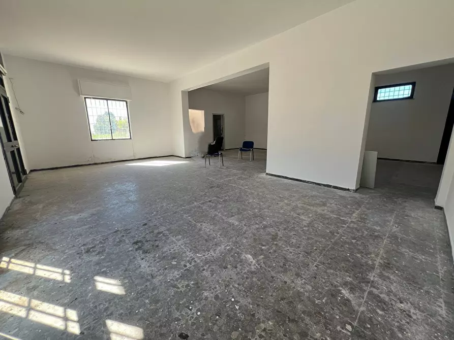 Immagine 15 di Locale commerciale in vendita  a Fiano Romano