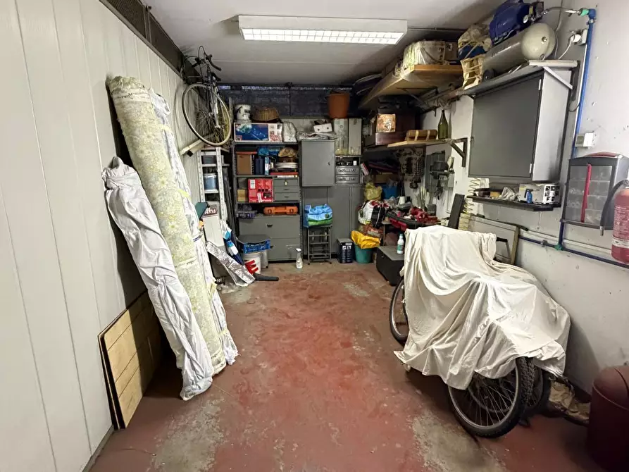 Immagine 4 di Garage in vendita  in via Amico Aspertini a Roma