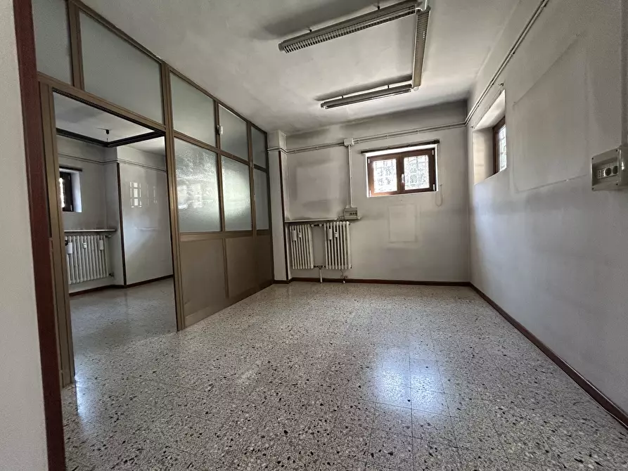 Immagine 13 di Locale commerciale in affitto  in Via Pietrino Belli 65 a Torino