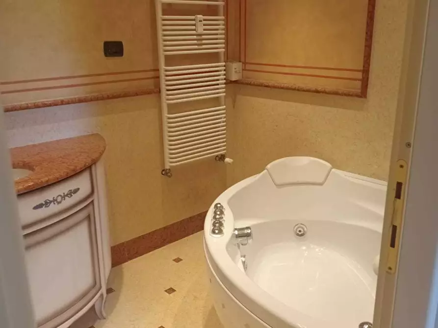 Immagine 53 di Pentalocale in vendita  in Strada Milius - Ronsaglia 14 a Moncalieri