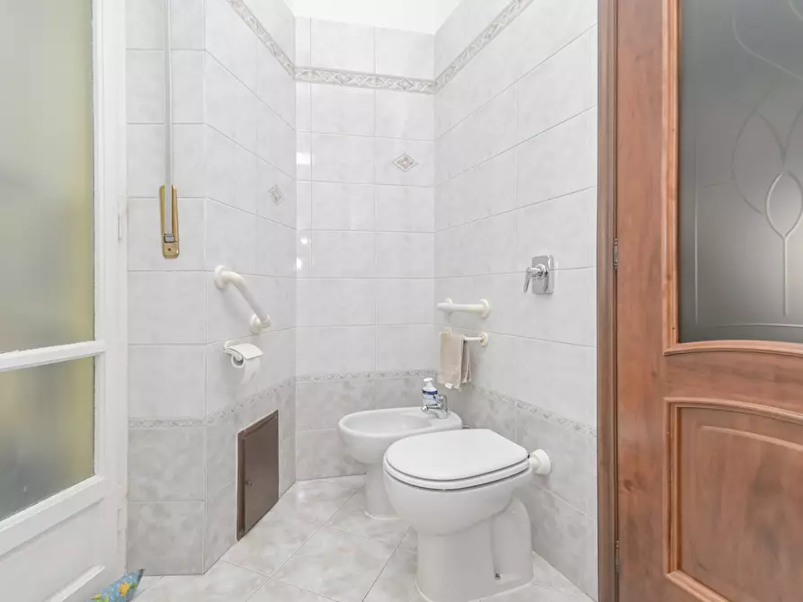 Immagine 42 di Bilocale in vendita  in Via Monginevro 220 a Torino