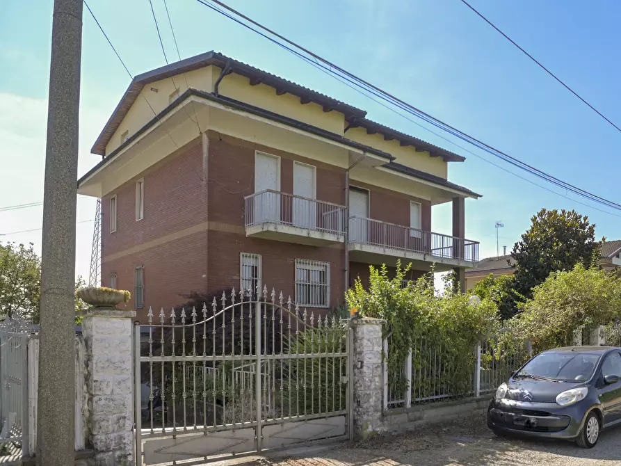 Immagine 1 di Casa bifamiliare in vendita  in Via Settimo 80 a Leini