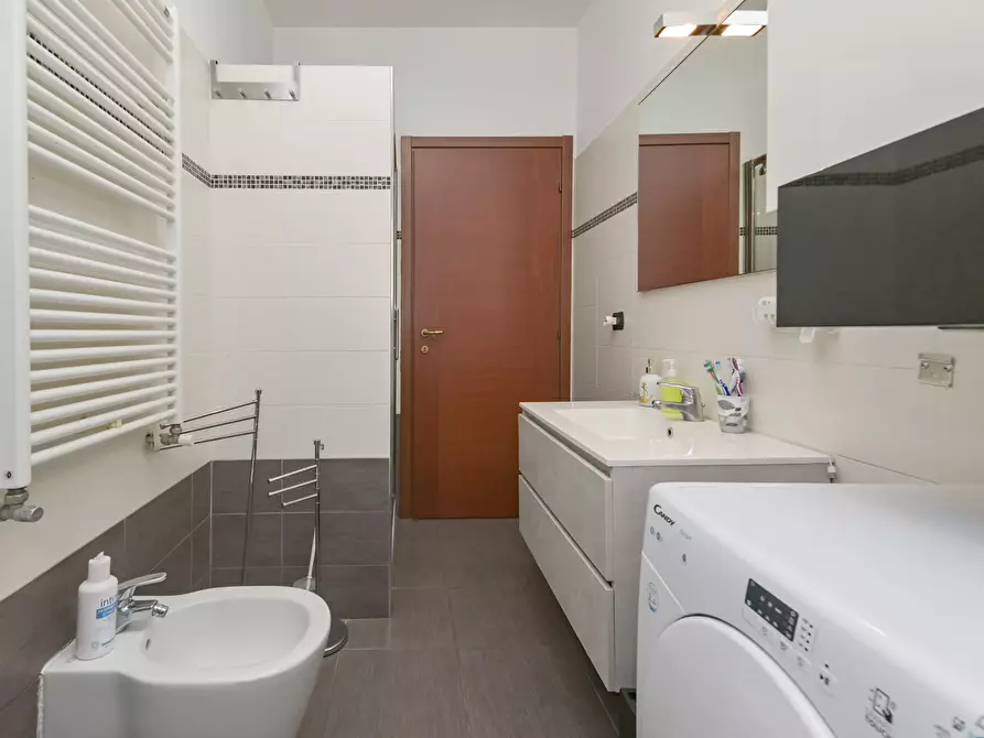 Immagine 38 di Trilocale in vendita  in Via Quarto dei Mille 5 a Torino