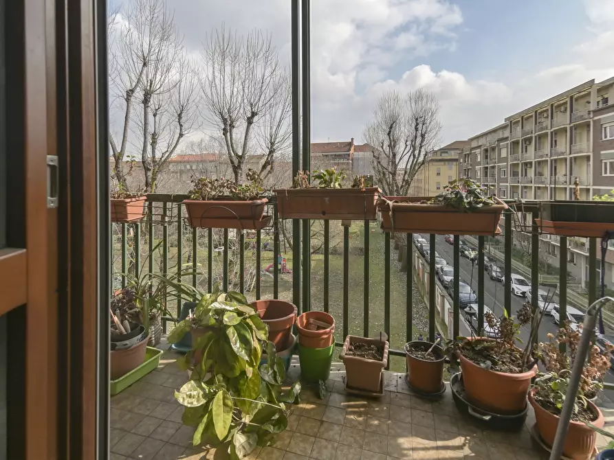 Immagine 43 di Pentalocale in vendita  in Via Trana a Torino