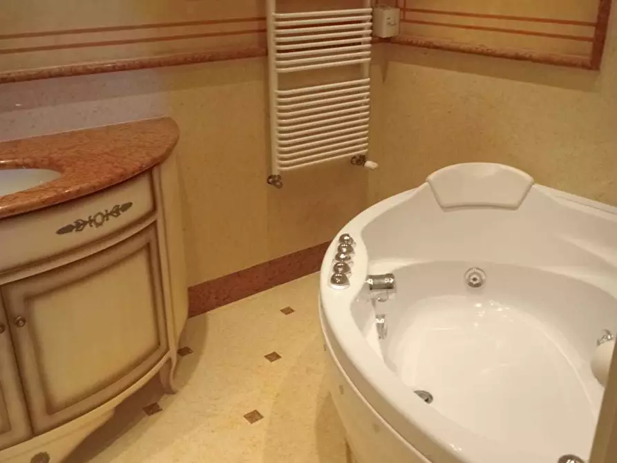 Immagine 42 di Pentalocale in vendita  in Strada Milius - Ronsaglia 14 a Moncalieri