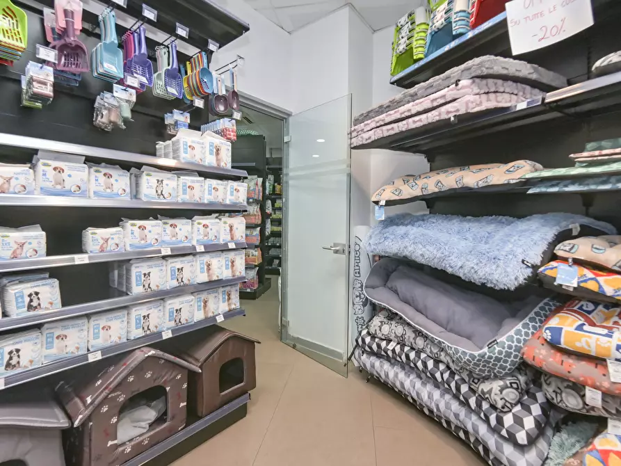 Immagine 24 di Locale commerciale in affitto  in piazza respighi 5 a Torino