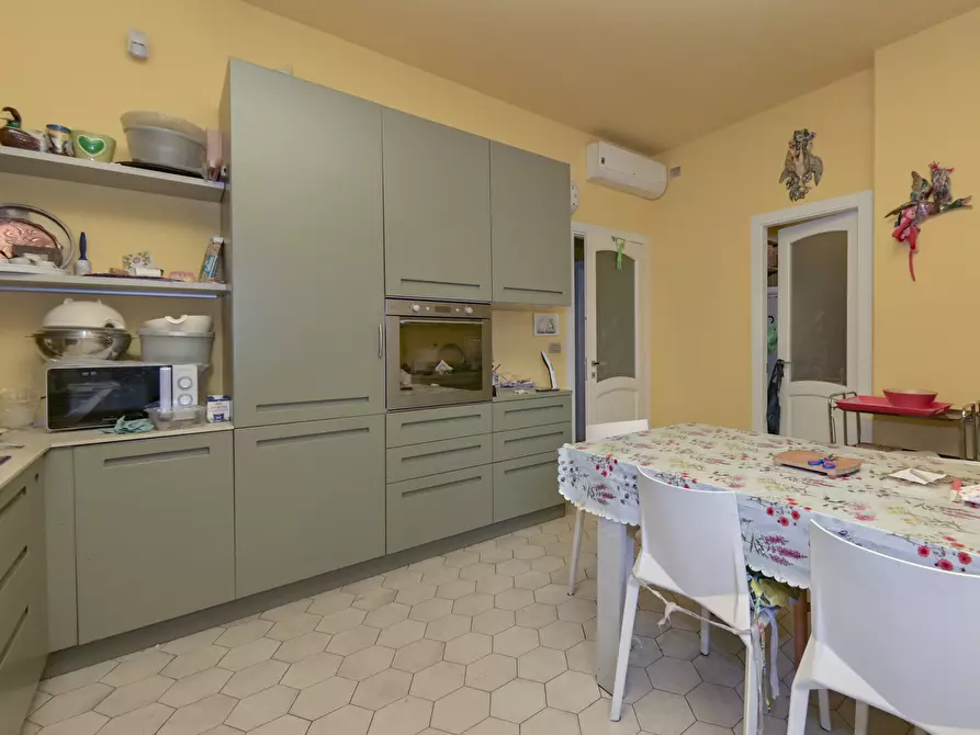 Immagine 3 di Pentalocale in vendita  in Via Trana a Torino