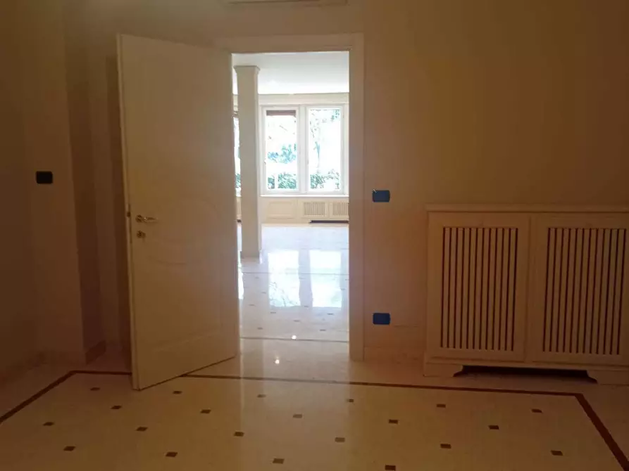 Immagine 60 di Pentalocale in vendita  in Strada Milius - Ronsaglia 14 a Moncalieri