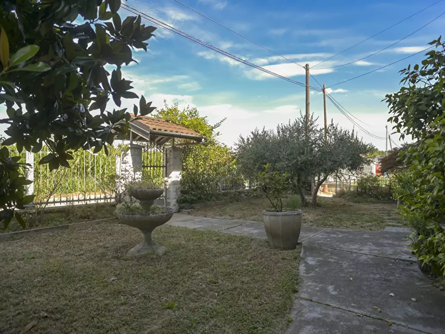 Immagine 7 di Casa bifamiliare in vendita  in Via Settimo 80 a Leini