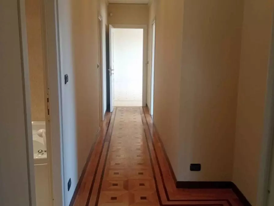 Immagine 54 di Pentalocale in vendita  in Strada Milius - Ronsaglia 14 a Moncalieri