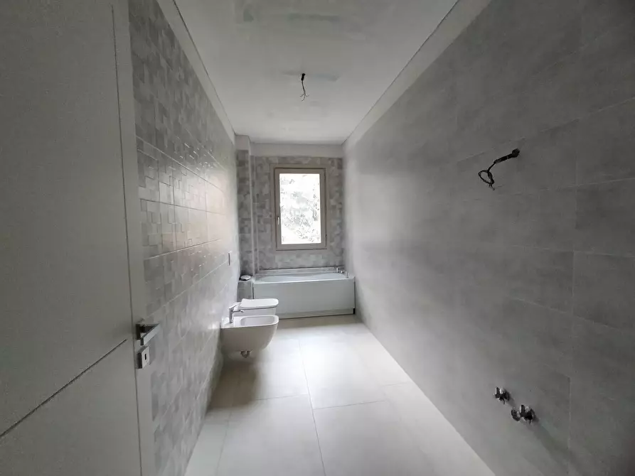 Immagine 28 di Quadrilocale in vendita  in Via Pietro Cossa 105 a Torino