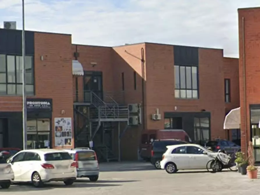 Immagine 2 di Ufficio in vendita  a San Giuliano Terme