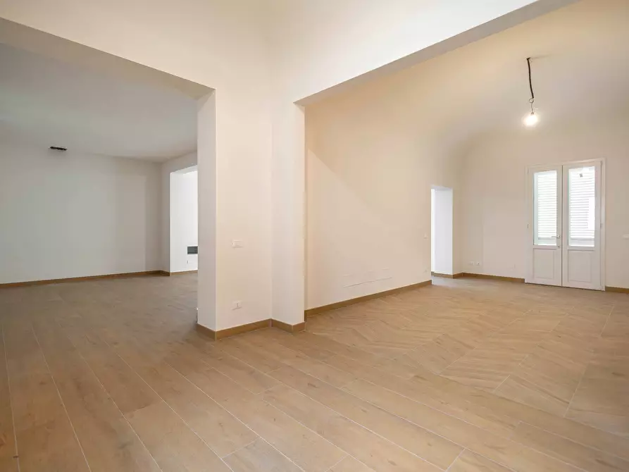 Immagine 9 di Villa in vendita  a Cascina