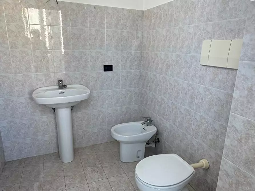 Immagine 13 di Trilocale in vendita  in Via Fratelli Bandiera a Monopoli