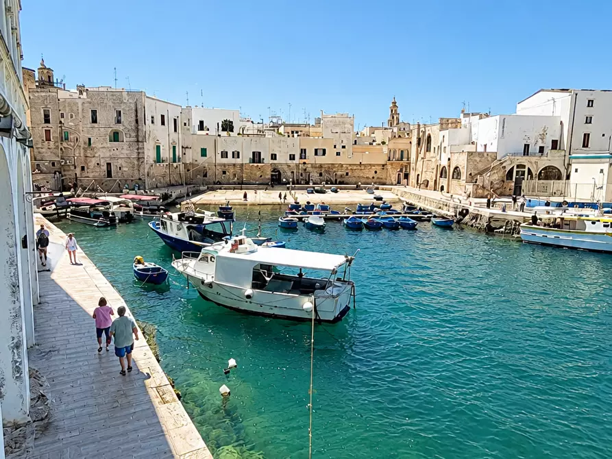 Immagine 27 di Trilocale in vendita  in Via Orazio Comes 38 a Monopoli