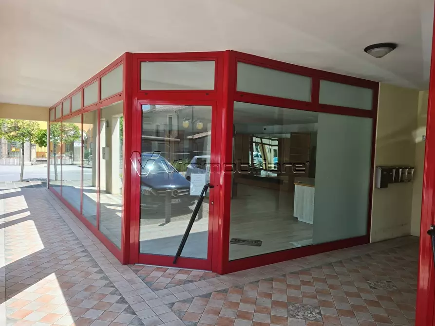Immagine 7 di Locale commerciale in affitto  in via Roma a Poiana Maggiore