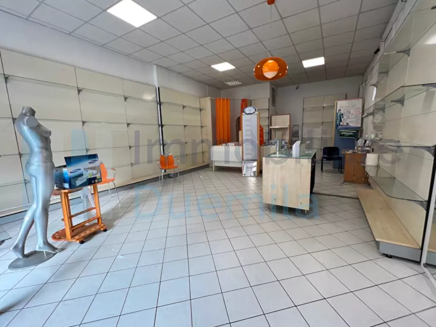 Immagine 3 di Locale commerciale in vendita  a Bologna