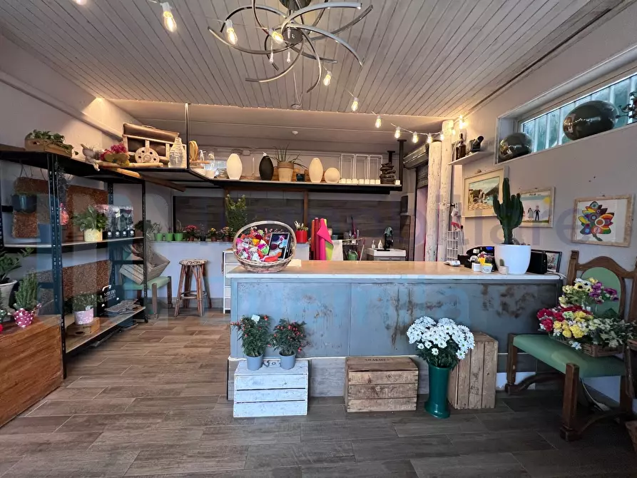 Immagine 2 di Attività commerciale in vendita  a Bologna