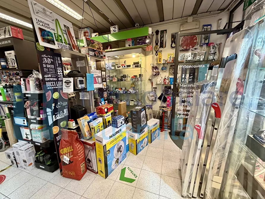 Immagine 4 di Attività commerciale in vendita  a Bologna