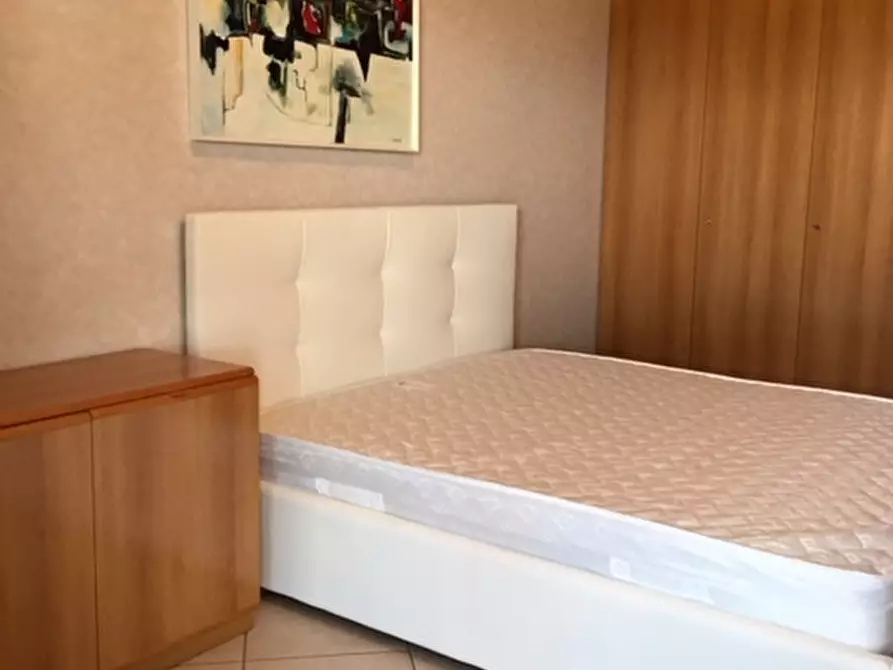 Immagine 8 di Bilocale in affitto  a Desenzano Del Garda