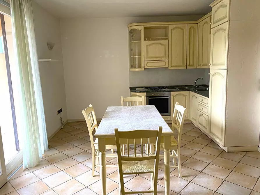 Immagine 5 di Bilocale in affitto  a Desenzano Del Garda