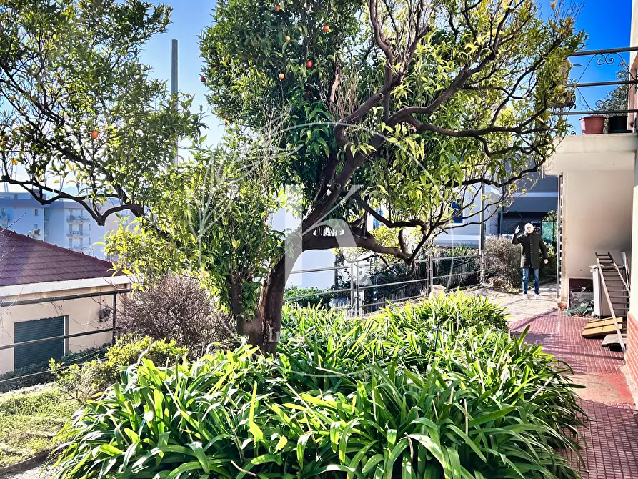 Immagine 19 di Villa in vendita  in Via Bellavista 12 a Savona