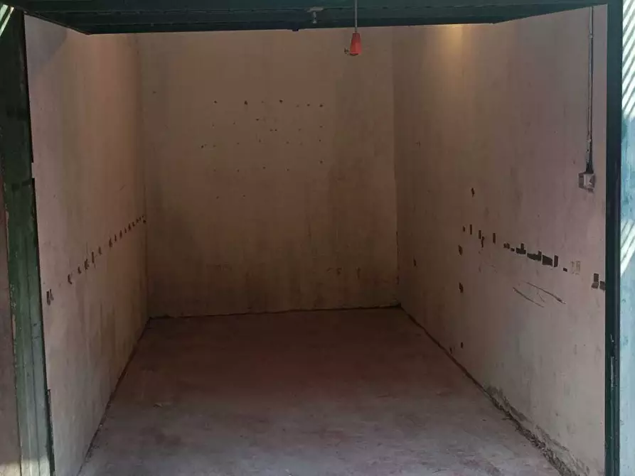 Immagine 8 di Garage in vendita  in Via Carlo Collodi 71 a Savona