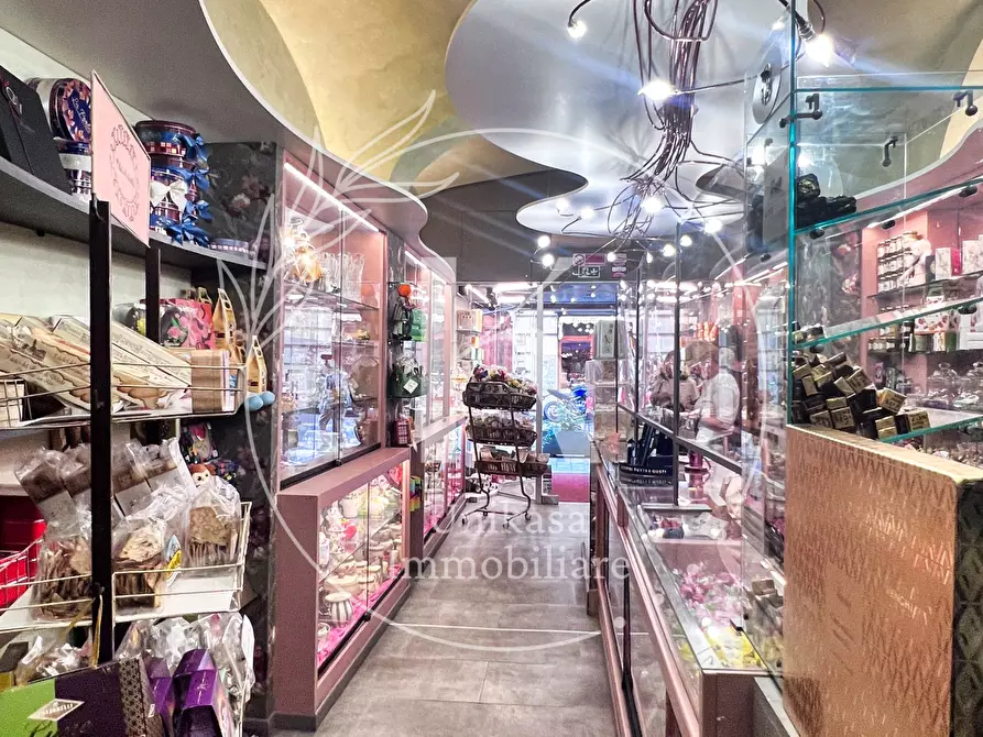 Immagine 10 di Locale commerciale in affitto  in Via Paolo Boselli a Savona