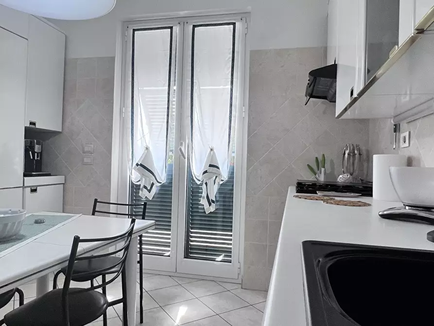 Immagine 39 di Villa in vendita  in Via Alla Strà a Savona